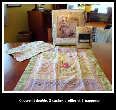 Couvre-lit pour lit double + 2 caches oreiller et 1 napperon, View more