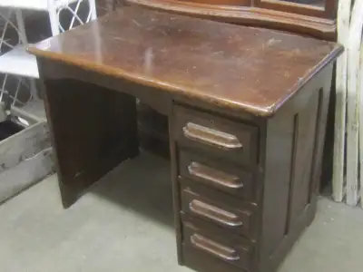 Selling quickly at $100.00 ....its 34" across x 20" deep x 26" tall in size...needs a bar or strip o...