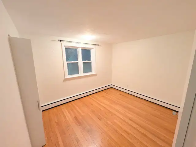 1 Bedroom Apartment Downtown (Unit 1 Duplex)