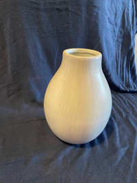 Brushed lilac flower pitcher vase