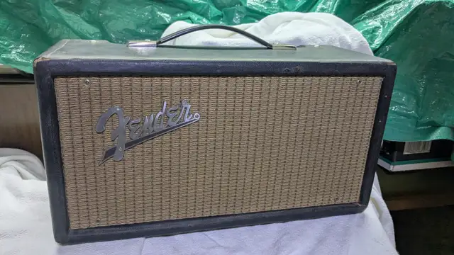 Fender reverb in Amps & Pedals in West Island - Image 2