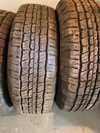 265 70 18. Michelin LTX trail tires 1000 kms on them These tires sell for well over $ 300 each 4 tir...