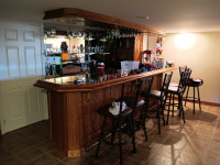 Solid oak bar with 7 stools