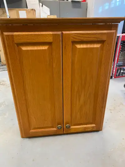 Oak medicine cabinet in good condition, 29"x24"x6"