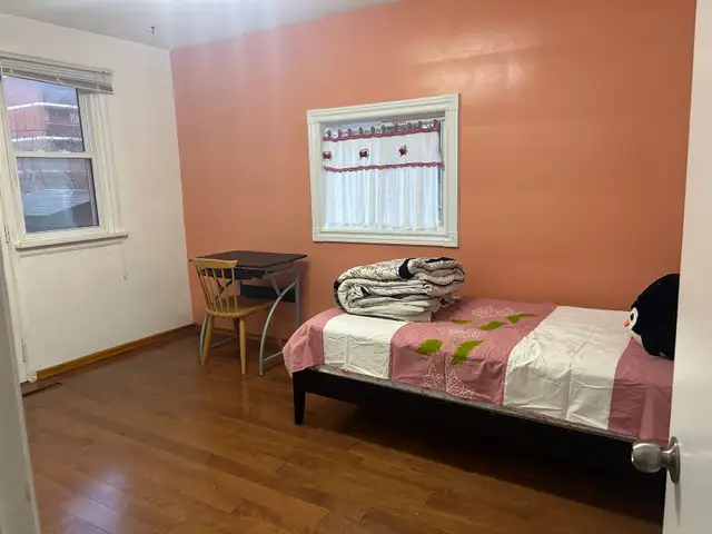 All girls main floor room near Warden subway