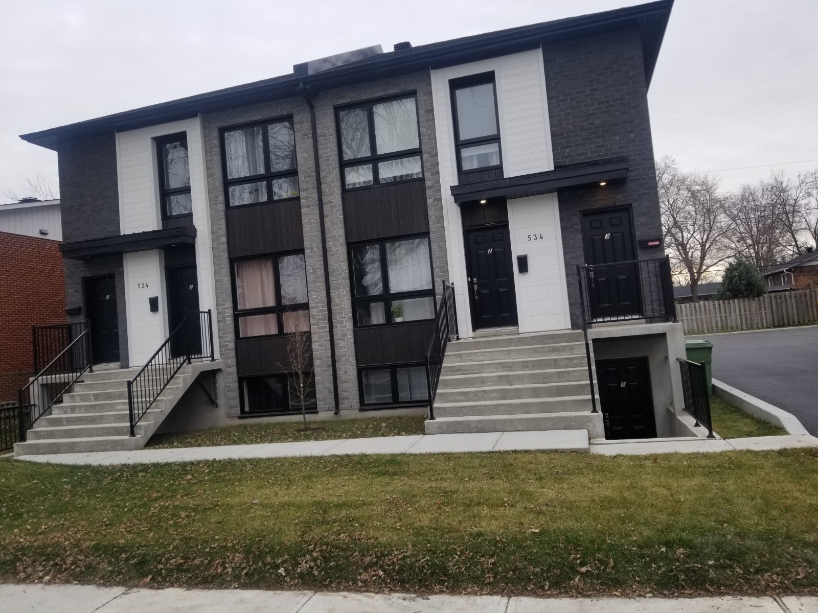Grand 3½ moderne avec coin détente – Cuisine haut de gamme — photo 1