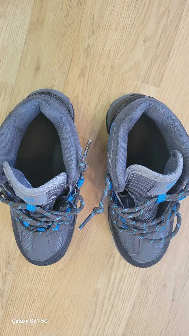 winter shoes size 3 in Hobbies & Crafts in Sudbury - Image 4