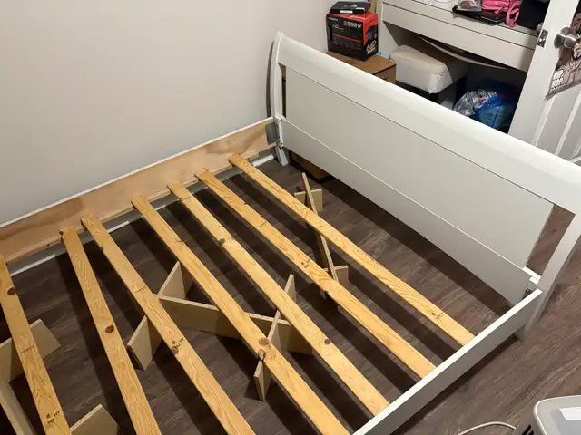 Base de lit Queen in Beds & Mattresses in Laval / North Shore - Image 3