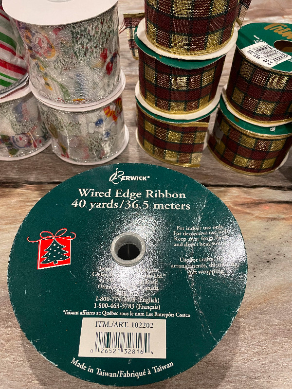 Xmas ribbon and garland in Hobbies & Crafts in St. John's - Image 2