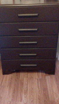  Dresser