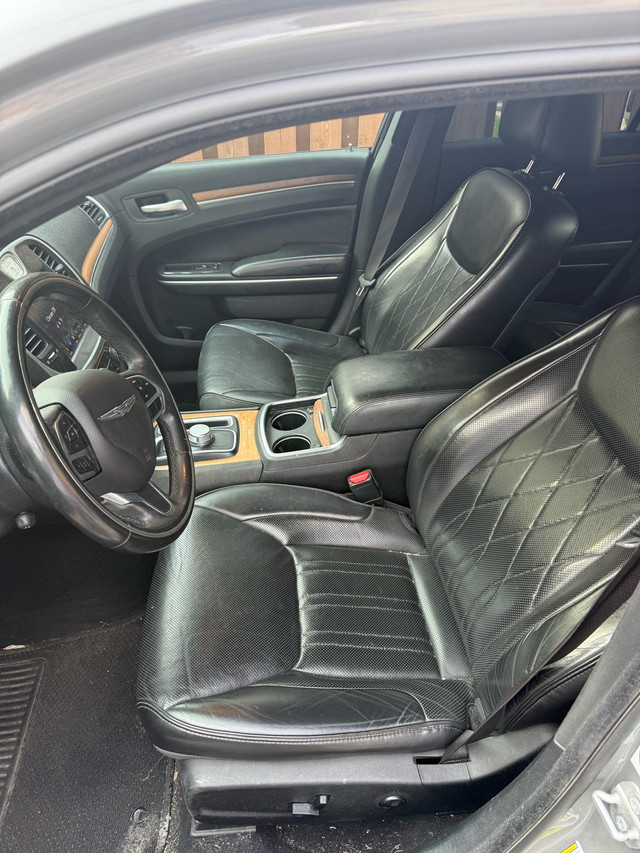 2019 Chrysler 300C HEMI V8 5.7L in Cars & Trucks in London - Image 4