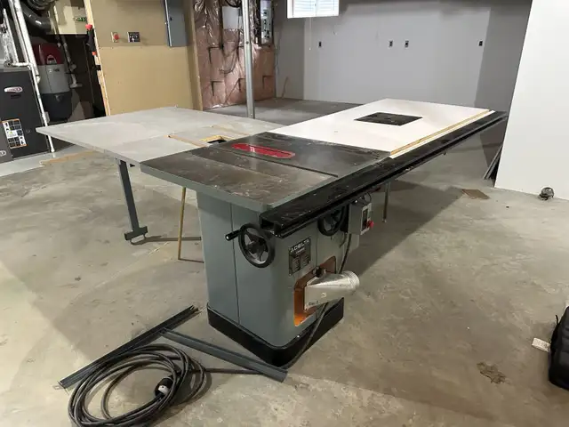 Delta 10” Cabinet Table Saw /router in Power Tools in Strathcona County - Image 4