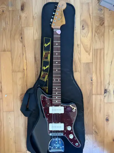 Fender Jazzmaster & Jazz Bass, View more