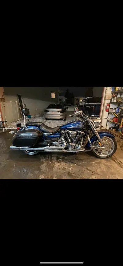 2010 Yamaha Roadliner S touring cruiser runs great Lots of chrome 113 cubic inch air cooled V twin 1...