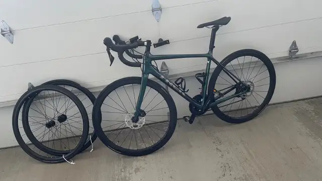 Trek Emonda SL 5 Carbon Road Bike 54cm – Carbon Wheels + Extra in Road in Ottawa - Image 2