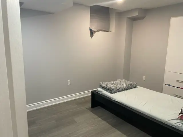 Furnished Room for Rent! (Brampton/Mississauga Border) in Room Rentals & Roommates in Oakville / Halton Region - Image 3