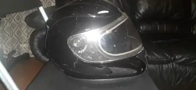 "The Raider Full Face Snow Helmet features a premium dual lens shield for added cold weather comfort...