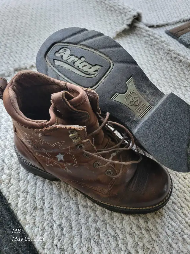 ARIAT WOMEN'S LACE-UP LEATHER BOOTS in Women's - Shoes in Calgary - Image 4