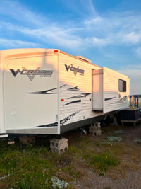 2011 Forest River VCross camper trailer , 26 ft