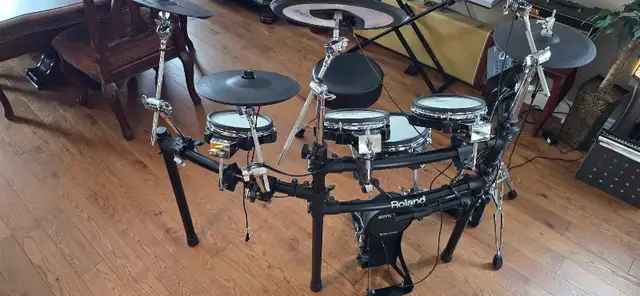 Roland TD-17-L V-Drum 10 peice upgraded kit in Drums & Percussion in Barrie - Image 10
