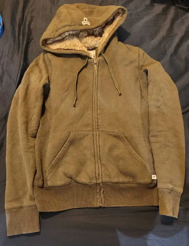 Green Fur Lined TNA Hoodie (Size M) in Women's - Tops & Outerwear in Calgary - Image 2