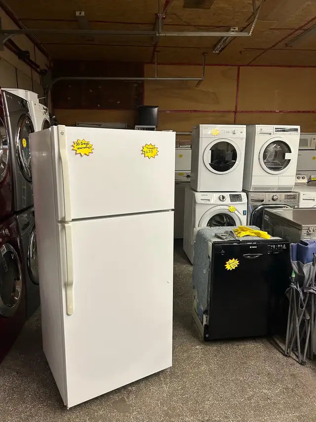 GE 28”  Refrigerator for Sale. in Refrigerators in Kitchener / Waterloo - Image 4