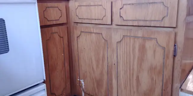 Armoire suspendu chene/porte vitré/Hanging oak cabinet glas door in Cabinets & Countertops in City of Montréal - Image 6