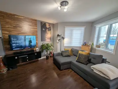 Grand 4 1/2 à Beauport ❄️ Thermopompe Stationnement Petit animal accepté Rue du Douvain Immeuble de...