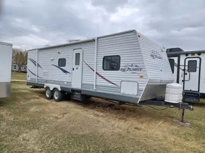 This holiday trailer shows exceptional well. You would be proud owning this trailer! Immaculate. Lik...