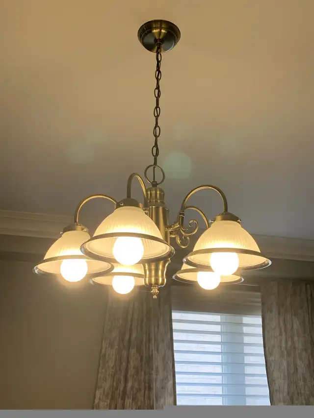 5 Light Chandelier - Antique Brass in Indoor Lighting & Fans in Markham / York Region - Image 4