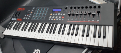 AKAI PROFESSIONAL MPK261 PERFORMANCE KEYBOARD CONTROLLER- 61-KEY, View more