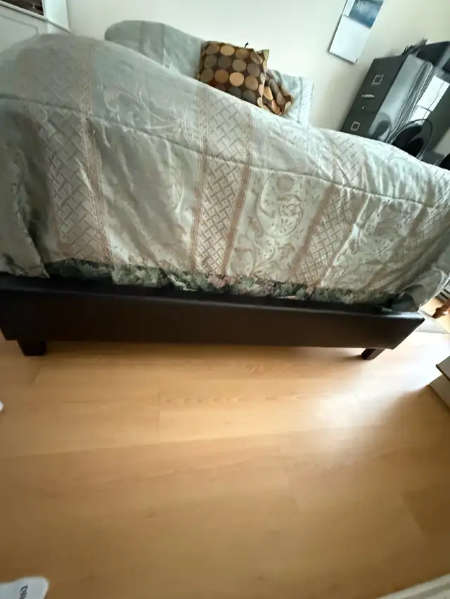 Lit double + 2 matelas/Double bed frame with both matresses in Beds & Mattresses in Longueuil / South Shore - Image 4