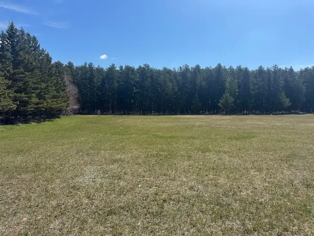 RV Parking Spot for Rent | Full Hookups + Quiet Location in Saskatchewan in Canada - Image 4