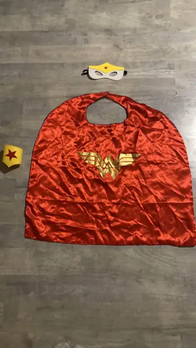 Costume Halloween Wonder Women pour enfant vient avec cape/masqu, View more