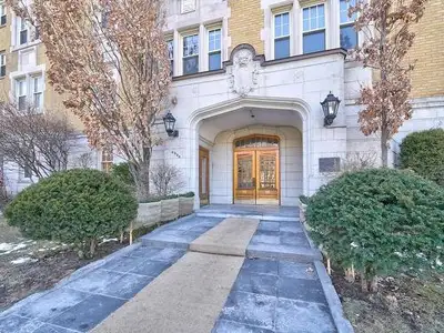 Renovated 3 bedroom with 2 bathroom, private entrance!