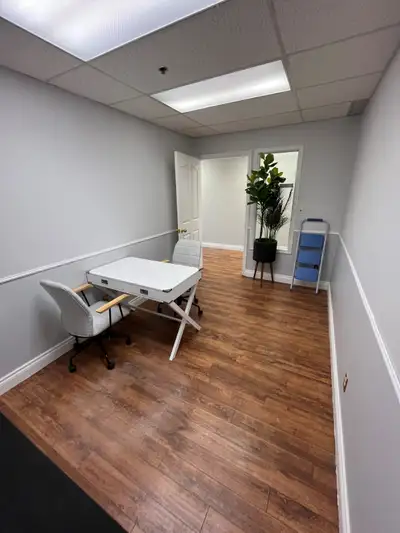 Unfurnished small office for rent located on the south end of Skaha Lake Road, the pictures are to s...