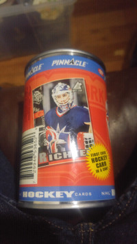 Pinnacle hockey cards, Selanne and Richter in a tin.
