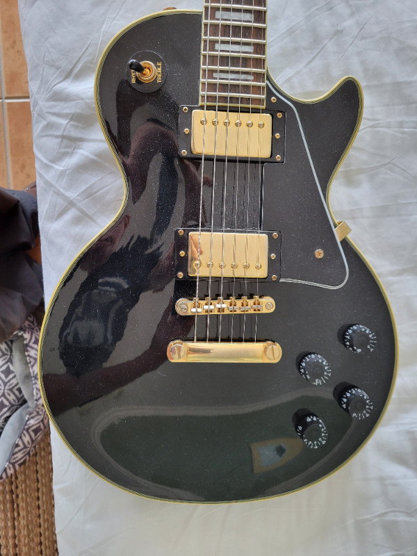 Les Paul Custom Pro in Guitars in Cole Harbour - Image 2