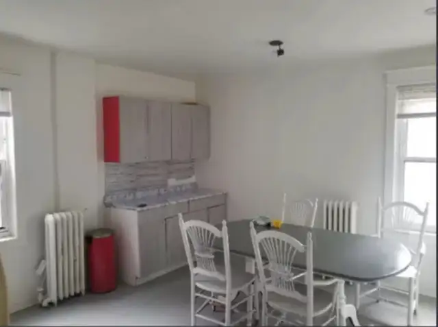 2 large rooms available next to TMU63760521460097121