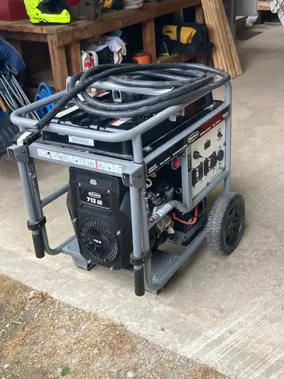15000 watt 12500 watt continuous. Electric start 713cc engine. Large fuel tank 8 plus hours run time...