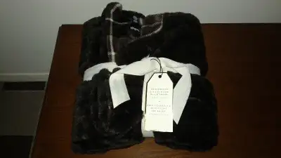 NEW! CHANNELED FAUX FUR THROW 50" x 60" (INDIGO)-dark chocolate, View more