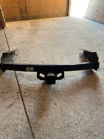 Ford V-5 hitch off of a 1999 Ford F-250 Super Duty.