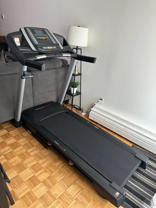 Healthrider H70T Treadmill in Exercise Equipment in Ottawa - Image 4