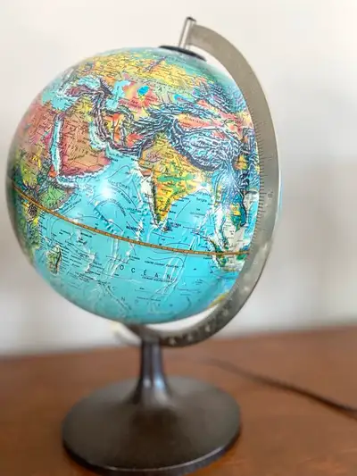 Globe Terrestre Vintage / Éclairage, View more