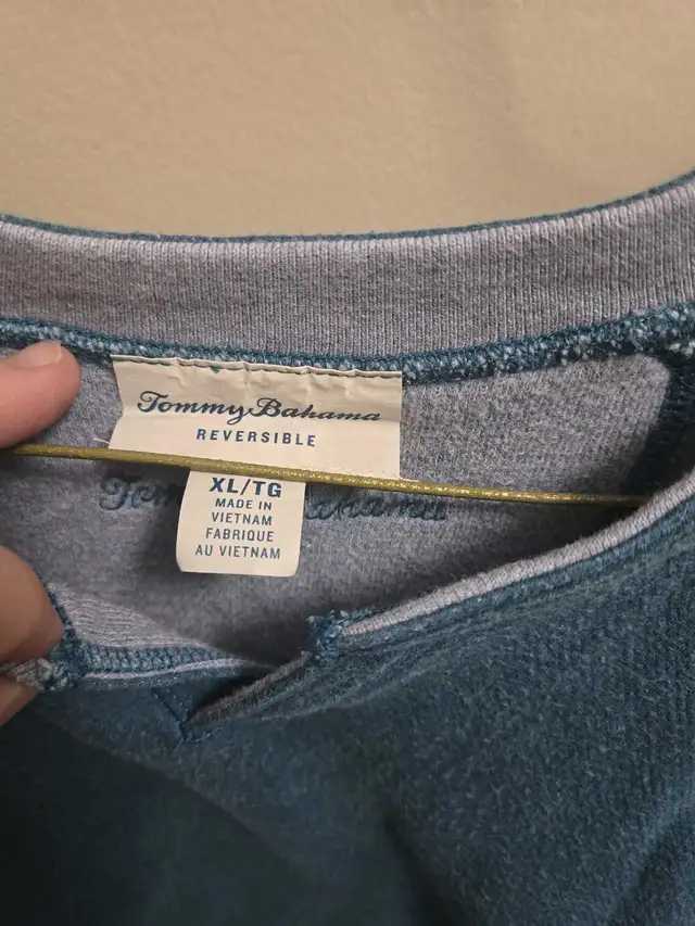Tommy Bahama Sweater in Men's in Mississauga / Peel Region - Image 4