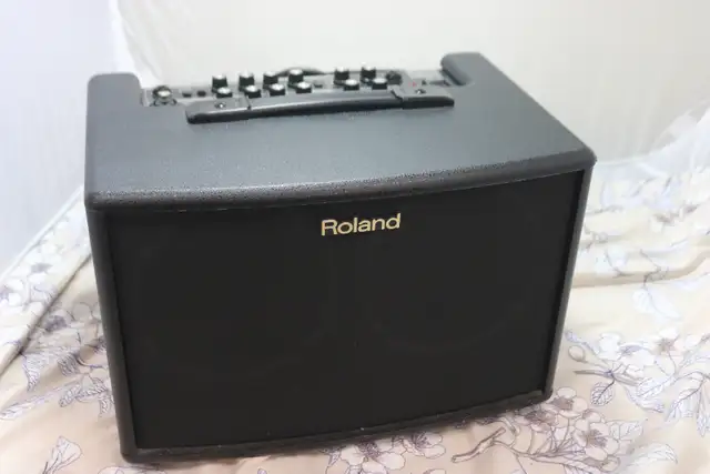 Roland AC-60 – Acoustic Chorus Guitar Amplifier W/ Carry (#6270) in Amps & Pedals in City of Halifax - Image 2