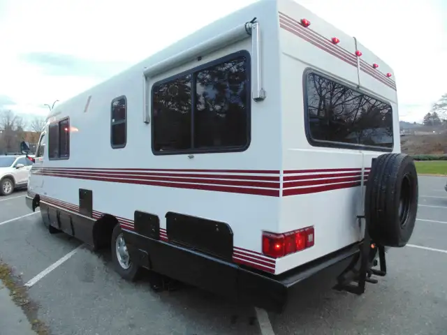 BETTER THAN CLASS B PLEASURE WAY, ROADTREK, CAMPER VAN RV, RARE! in RVs & Motorhomes in Kelowna - Image 5