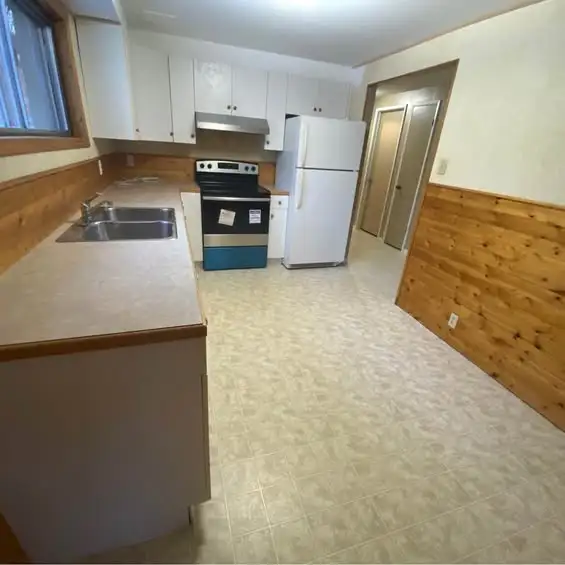 Spacious 2 bedroom lower duplex unit in Tuxedo in Long Term Rentals in Calgary - Image 2