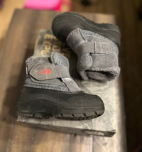 North Face toddler waterproof boots size 6 US