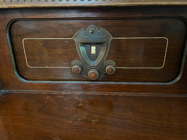 Cabinet Vintage RCA Victor Radio in Arts & Collectibles in Victoria - Image 3